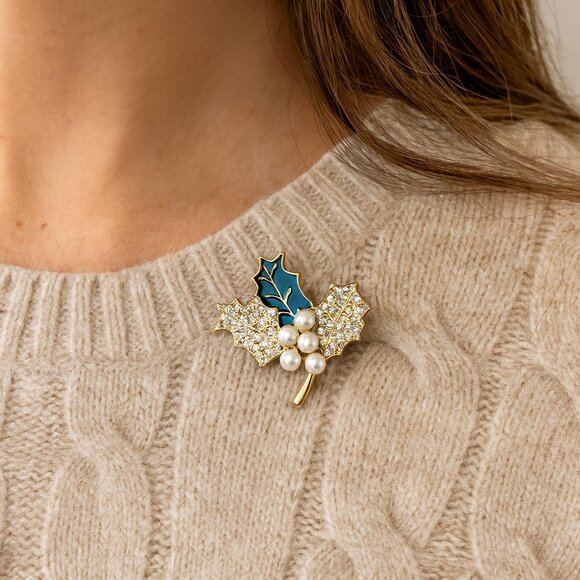 Anne Klein Christmas Gold-Tone Crystal Holly Pearl Berries Brooch - Picture 1 of 4